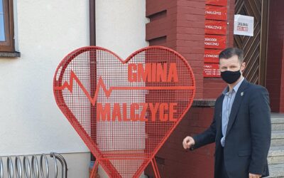 Pierwsze serca na nakrętki już zamontowane